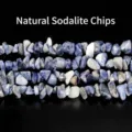 Chips de piedra natural con vetas azules y cuentas sueltas para creación de joyas y artesanía - 5-8mm aprox. 80cm/Tira / Fragmentos de Sodalita Natural (JDXSS06)