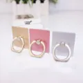 Dettaglio supporto per anello telefono in metallo, design quadrato con fibbia girevole. - Stile Standard (9658)