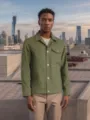 Veste de travail élégante pour homme en vert olive avec col à revers et poche poitrine - S / Hauts / Vert Militaire