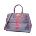Klassische Handtasche mit Krokodilprägung, Farbverlauf und goldfarbenem Verschluss - Macaron-Violett