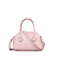 Primer plano de mini bolso Boston de cuero rosa granulado con elegantes asas superiores - Rosa