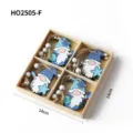 Set mit 4 blau bedruckten Weihnachts-Holzwichteln in einer 14x14 cm großen Holzbox - Set 6 / 4-teiliges Set