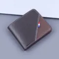 Cartera de cuero premium para hombre en dos tonos de marrón con elegantes costuras blancas - Café Oscuro