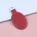 Rode ovale PU-lederen sleutelhanger met witte stiksels voor DIY autosleutel accessoires - Wijnrood