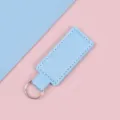 Minimalistischer hellblauer rechteckiger PU-Leder-Schlüsselanhänger mit Silberring - Perlblau