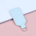 Minimalistische hellblaue PU-Leder Schlüsselanhänger Variante mit silbernem Metallring - Eisblau