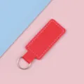 Minimalistischer rechteckiger roter PU-Leder-Schlüsselanhänger mit weißer Naht - Rot