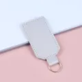 Minimalistischer Schlüsselanhänger aus silbernem Kunstleder mit Metallring für Taschen - Perlweiß