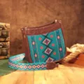 Vista detallada de un bolso bandolera de estilo bohemio occidental con motivo étnico - Estilo 17 (PG5070)
