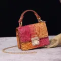 Detalle del bolso bandolera vintage con estampado de cocodrilo en degradado rosa y amarillo - 4# Degradado Rosa y Marrón (PG877 4# Rosa y Marrón)