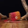 Bolso bandolera con relieve de cocodrilo degradado, cierre giratorio dorado y cadena - Bolso Cuadrado Patrón Cocodrilo (PG872) / Rosa Deslumbrante y Marrón