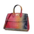 Vintage bunte Lederhandtasche mit Krokodilprägung und goldenem Drehverschluss - Farbverlauf Rose + Blau
