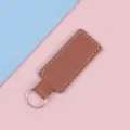 Minimalistischer rechteckiger brauner PU-Leder Schlüsselanhänger mit Silberring-Variante - Braun