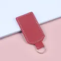 Minimalistischer roter PU-Leder Schlüsselanhänger mit weißen Nähten für Taschen - Weinrot