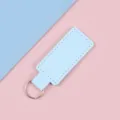 Minimalistischer quadratischer hellblauer PU-Leder Schlüsselanhänger mit Metallring - Eisblau
