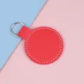 Porte-clés rond en similicuir rouge avec surpiqûres blanches et anneau en métal argenté - Rouge