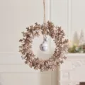 Handgefertigter Filz-Weihnachtskranz mit weißen Glocken für rustikale Dekoration - Brauner Glockenstil / Mittlere Größe (20cm) / Hellbraun