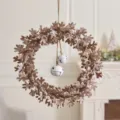 Handgefertigter beige Filz Weihnachtskranz mit weißen Metallglocken für Weihnachtsdeko - Brauner Glockenstil / Groß (30cm) / Hellbraun