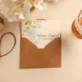 Tarjeta de felicitación vintage de papel kraft con texto "Warmest Regards" y sobre - Plumbago Azul