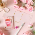 Elegante roze wenskaart met handgeschilderd boeket voor Valentijnsdag-berichten. - Roze Roos 3D Stijl (2026031604)