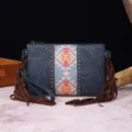 Bolso bandolera vintage estilo boho en cuero repujado con largos detalles flecos - PG902 (PG902/PG893) / Azul