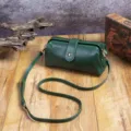 Bolso médico vintage de cuero PU verde con marco de metal y correa ajustable fina - Verde (P-689)