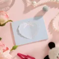Linda tarjeta de cumpleaños 3D en forma de corazón azul con texto Best Wishes y lazo - Estilo Corazón Azul (3【三折爱心贺卡】)