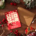 Tarjeta de felicitación navideña roja con pan de oro y sobre de papel kraft rústico. - Regalo (Rojo) / Paquete Individual (Incluye Sobre y Pegatina)