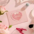 Leuke roze hart-wenskaart met Best Wishes tekst in een romantische bloemsetting - Roze Zoete Ruit (7【三折爱心贺卡】)