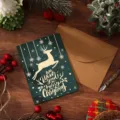 Weihnachtskarte in Grün mit Goldfolien-Rentier und braunem Kraftpapier-Umschlag. - Rentier (Grün) / Einzelpackung (Inklusive Umschlag und Aufkleber)