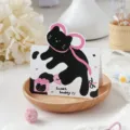 Linda tarjeta de felicitación gato negro con lazo rosa para niños - Gato