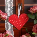 Tarjeta de regalo de San Valentín con forma de corazón rojo y cinta blanca - Rojo con lunares blancos / Tarjeta de Corazón Con Agujero