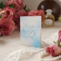 Elegante tarjeta de felicitación minimalista con degradado azul y 'Love is the Beauty of the Soul' - Estilo Love is the Beauty of the Soul (4)