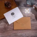 Juego de tarjetas de felicitación de papel kraft vintage con sobre y sello adhesivo dorado - Estilo Sonriente / Juego Individual (Incluye Sobre y Pegatina)