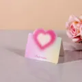 Tarjeta de felicitación con corazón degradado rosa y elegante texto Best wishes - Flor de Cerezo (Corazón Soñador Vibrante)