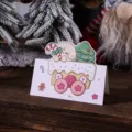 Carte de Noël animée festive avec illustration de chiot, sapin et sucre d'orge - Camion de Noël