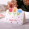 Petite carte de vœux avec fleurs de dessin animé et texte Happy Day - Style Fleur Animale