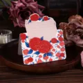 Tarjeta de felicitación vintage con rosas rojas y texto en cursiva - Estilo Voto de Rosa (Qiangwei Shiyan)
