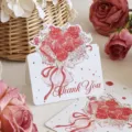 Elegante biglietto di ringraziamento con bouquet di rose rosse in rilievo 3D - Stile Rosa