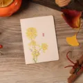 Elegante Grußkarte im chinesischen Stil mit gelben Aquarellblumen und Retro-Ästhetik. - Rapshorn Stil