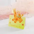 Carte de vœux d'anniversaire dessin animé avec girafe mignonne et petit ours illustré - Girafe et Ours (2312) / 1 Pièce/Pack
