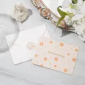 Elegante vouwkaart met bloemenpatroon, goudfolie tekst en witte enveloppenset - Betoverende Bloemenstijl (Witte Envelop)