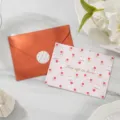 Juego de tarjetas de felicitación con conejos y flores con sobre naranja incluido - Conejo Y Rosa (Live up to love) / Sobre Naranja