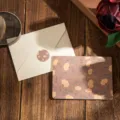 Carte de vœux florale marron vintage avec enveloppe assortie et dorure Happy everyday - Happy Everyday (Enveloppe Beige) / Carte de vœux + Enveloppe + Autocollant de scellement