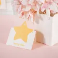 Gelbe sternförmige Grußkarte mit Lucky Star Text und Loch zum Aufhängen - Glücksstern (145)