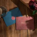 Carte de vœux florale vintage avec texte Best Wishes dorée et une enveloppe bleue élégante - Best Wishes (Enveloppe Bleue) / Carte de vœux + Enveloppe + Autocollant de scellement