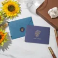 Κομψή μπλε ευχετήρια κάρτα με χρυσά λουλούδια και ασορτί φάκελο για δώρα και γιορτές - Gentle and Light (Blue Envelope) / Ναυτικό Μπλε