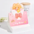 Süße rosa gefaltete Zeichentrick-Grußkarte mit niedlichem Bären und bunten Blumen. - Fliegender Bär (1231) / 10 Blatt Set
