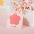 Kleine rosa Grußkarte mit Be Happy-Aufdruck und einem praktischen Aufhängeloch - Kleines Rotes Blümchen (145)