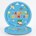 Détail d'assiettes en carton d'anniversaire bleues avec des graphismes d'école - Assiettes de 9 pouces / Lot de 24